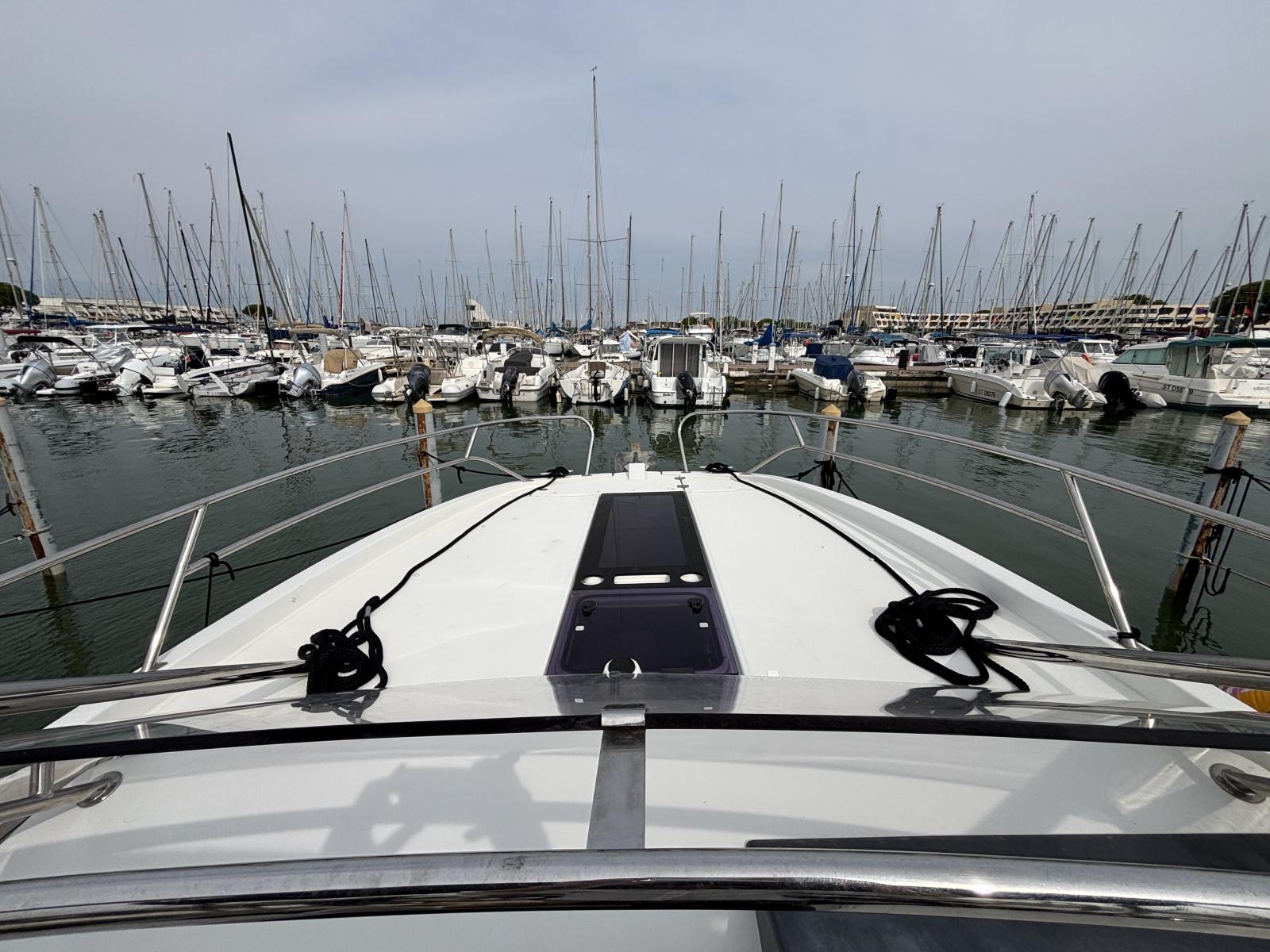beneteau_flyer_8.8_sundeck_-_port_camargue_14_.JPG