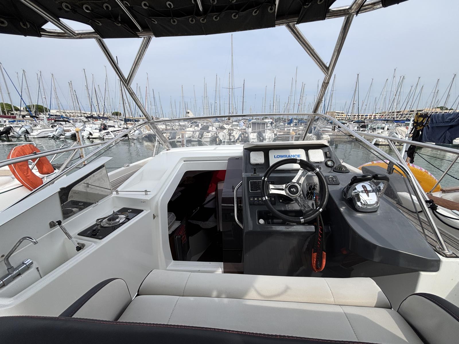 beneteau_flyer_8.8_sundeck_-_port_camargue_10_.JPG
