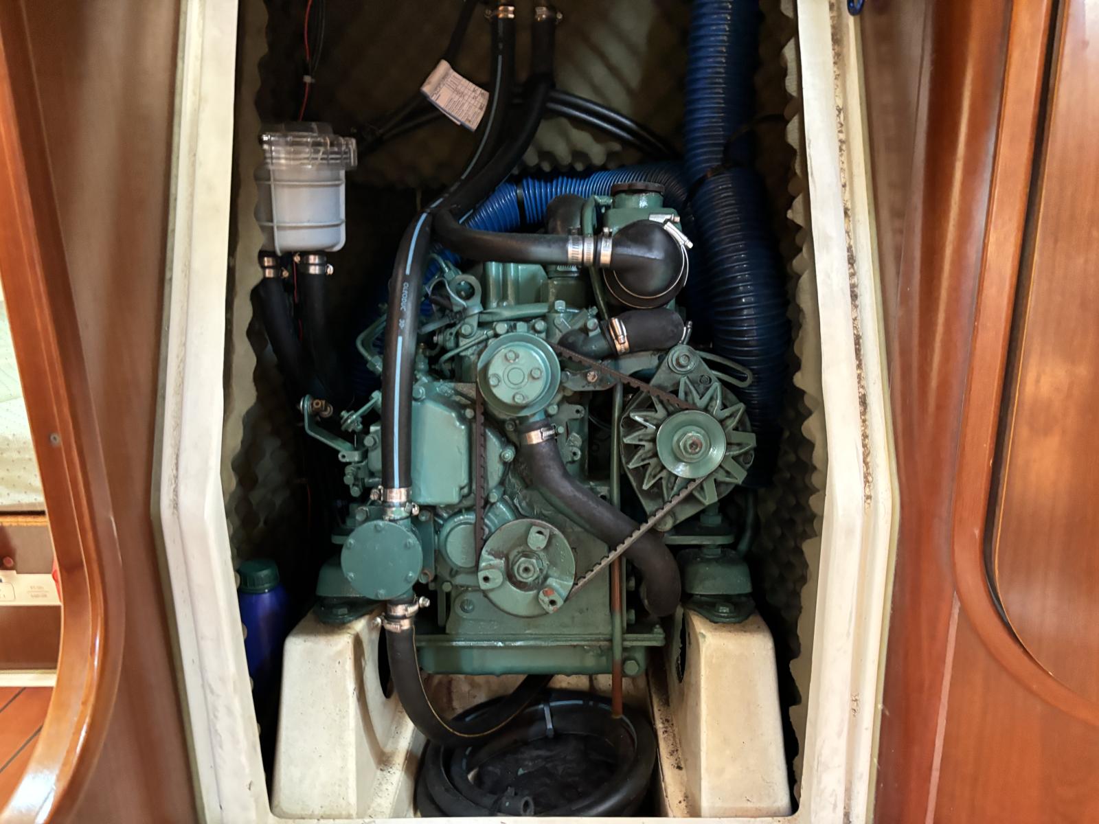 Esd9u_beneteau_oceanis_321_-_la_grande_motte_96_.jpg