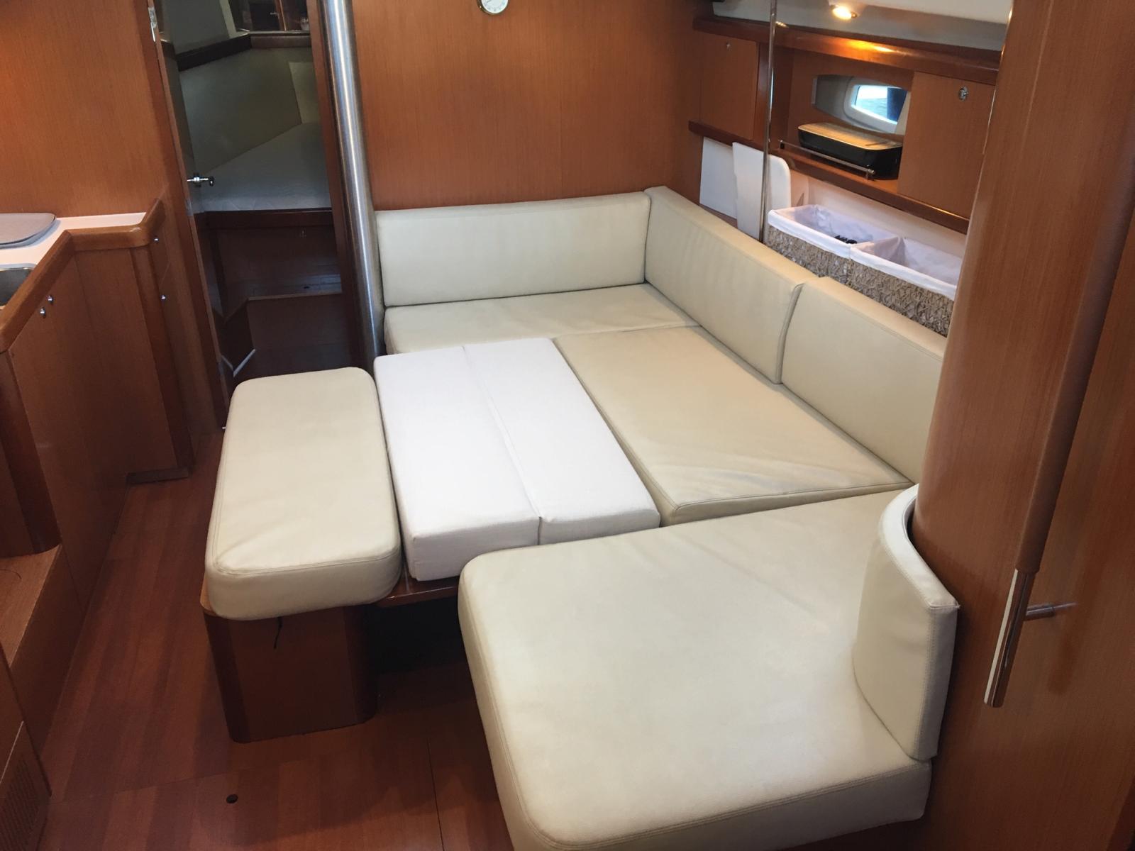 d6S3V_oceanis_40_la_grande_mottecarre_couchette.jpg