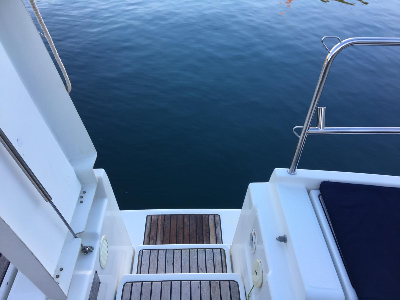 TJ0S8_oceanis_40_la_grande_motte1_desc_juppe.jpg