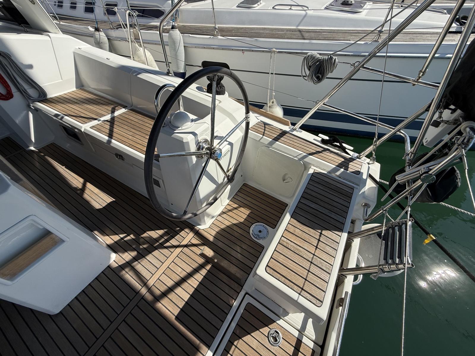 8Inwb_oceanis_38_la_grande_motteimg_7320.jpg