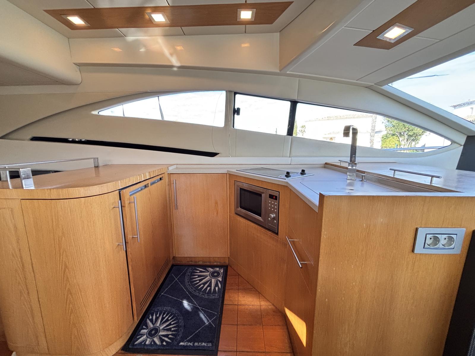 rodman_muse_44_-_port_camargue_33_.jpg