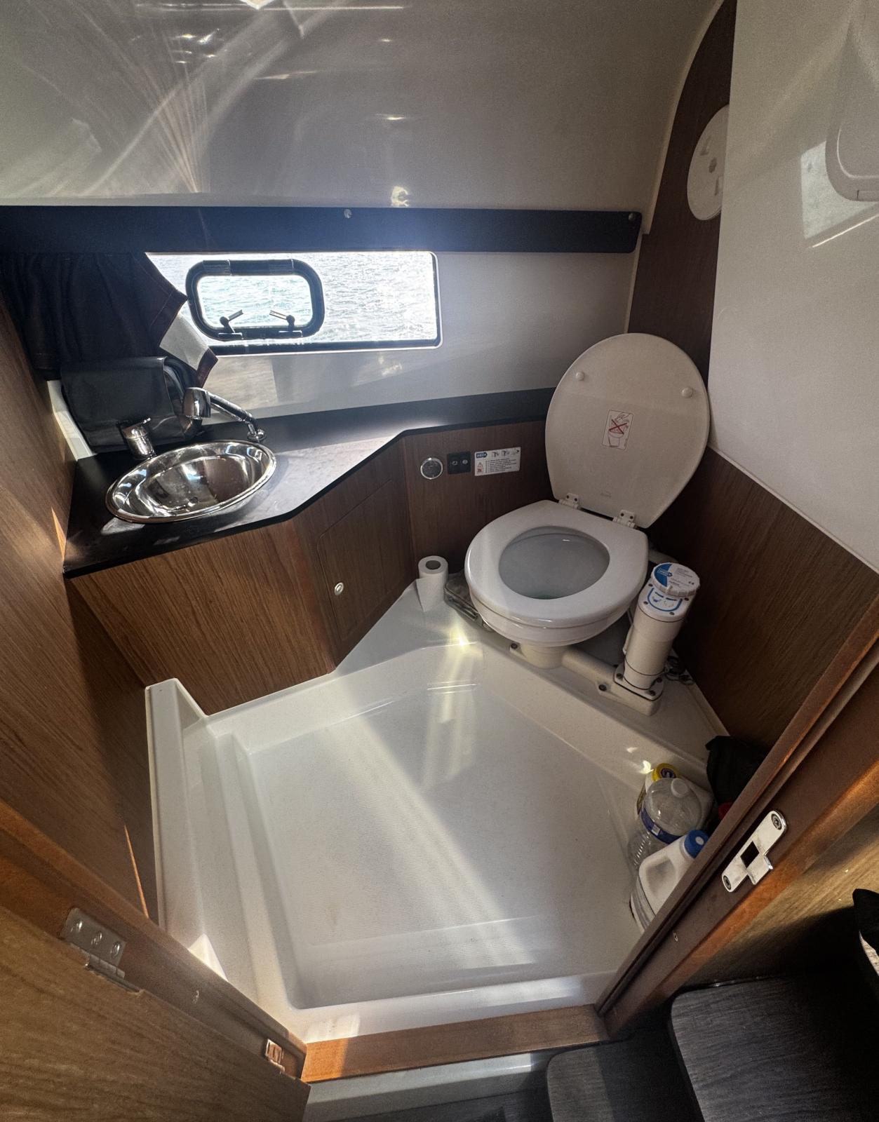beneteau_flyer_8.8_sundeck_-_port_camargue_16_.jpeg