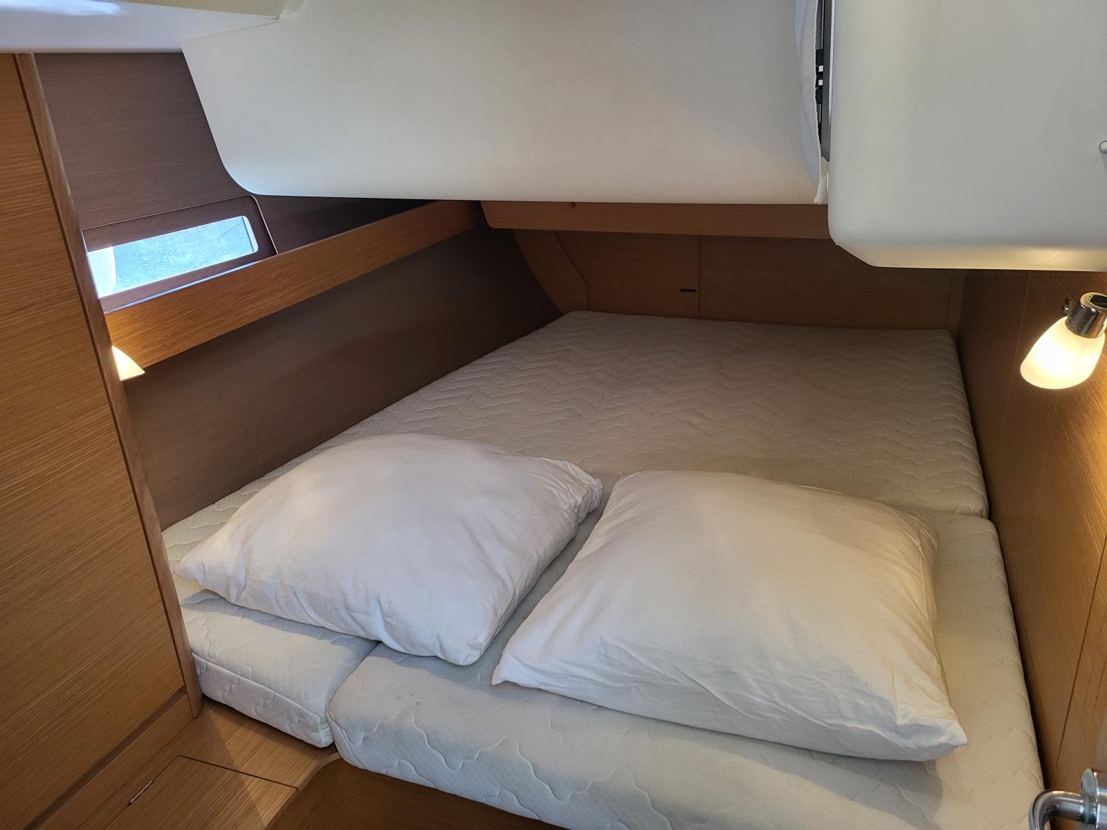 73Q6F_cabine_arriere_tribord.jpg
