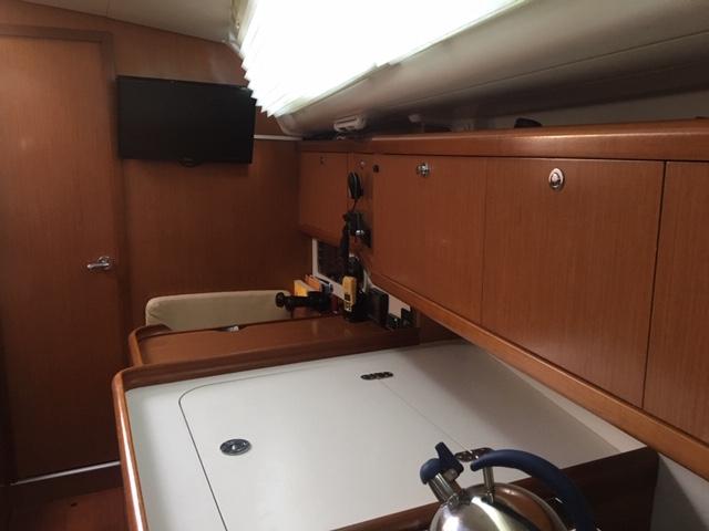 fyQ7b_oceanis_40_la_grande_motte1_frigo.jpg