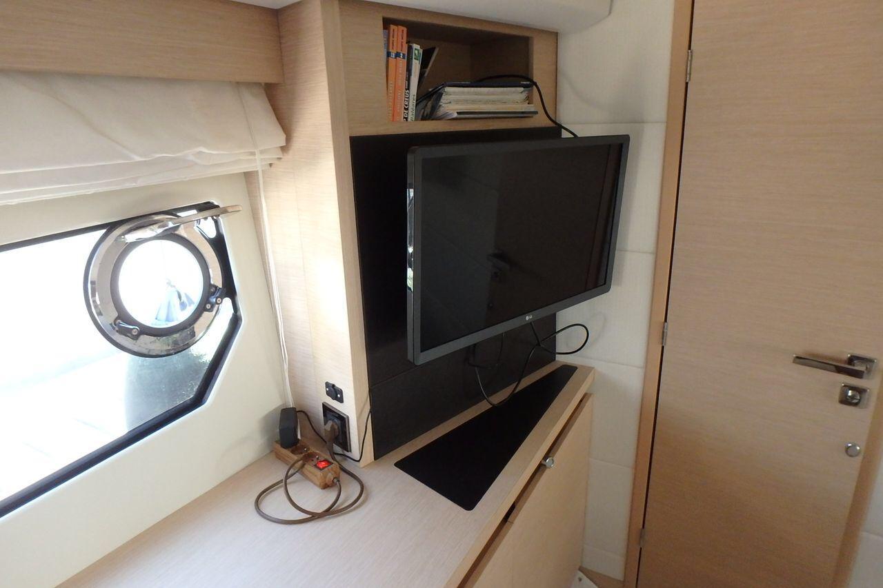 jeanneau_prestige_450_-_port_camargue_16_.jpg