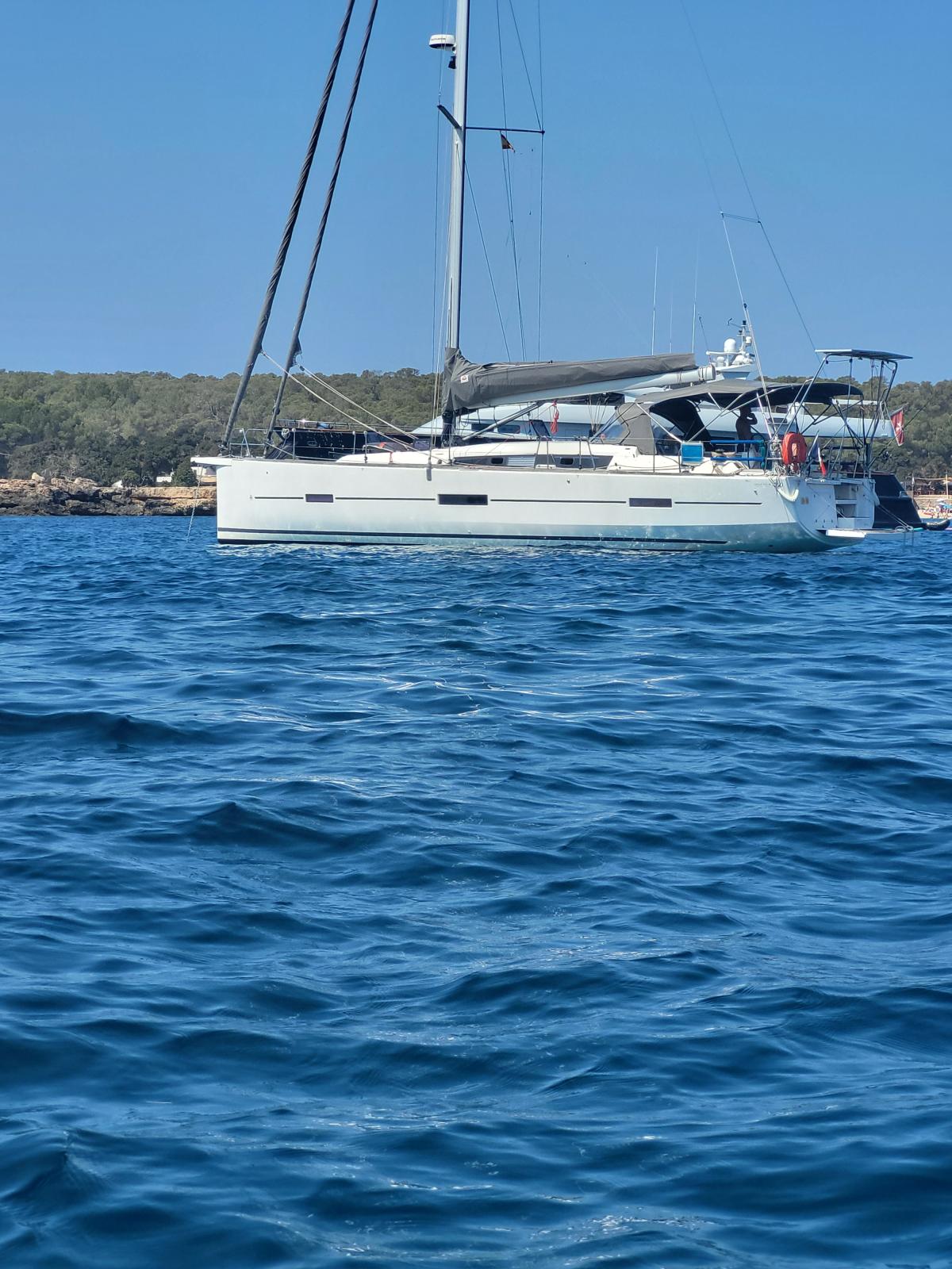 J935q_vue_exterieure_de_cote.jpg