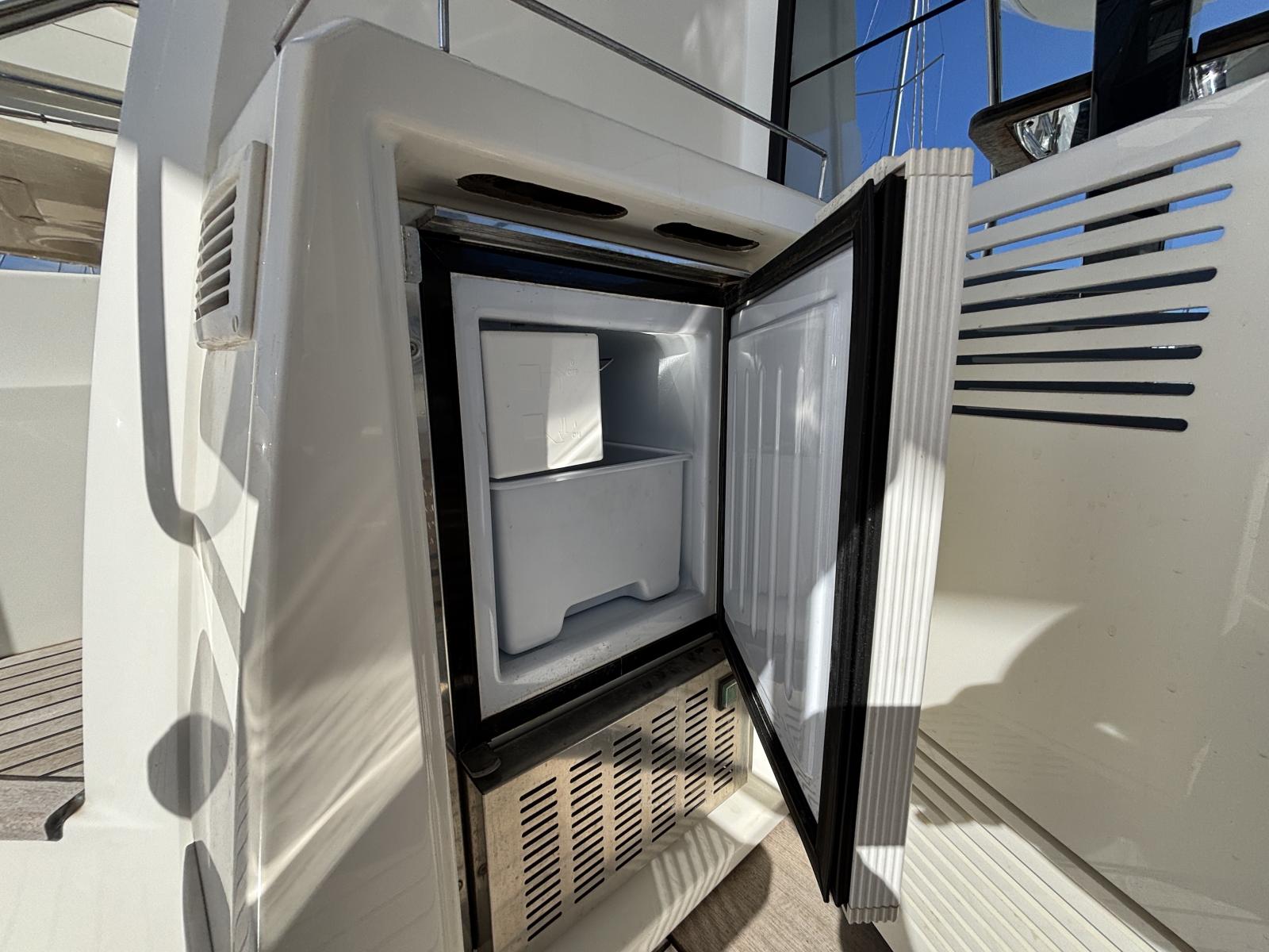 jeanneau_prestige_590_fly_-_la_grande_motte_2_.jpg