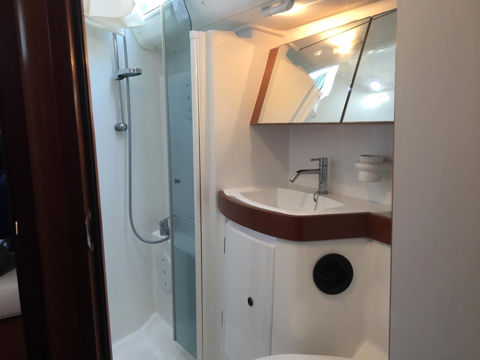 OdnLt_oceanis_40_la_grande_motte1_icab_arr.jpg