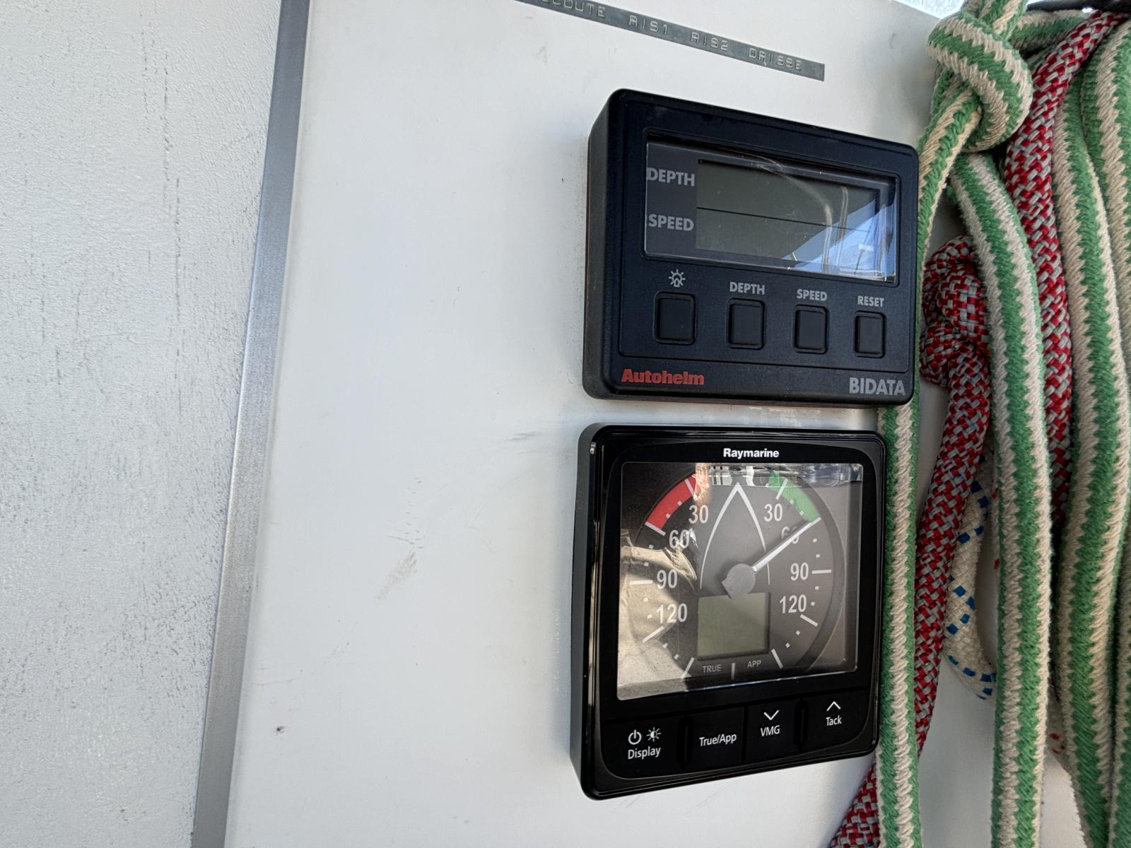 hP7UO_beneteau_oceanis_321_-_la_grande_motte_115_.jpg