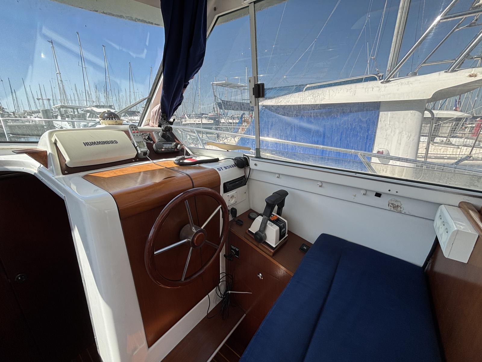 beneteau_antares_serie_9_-_la_grande_motte_19_.jpg