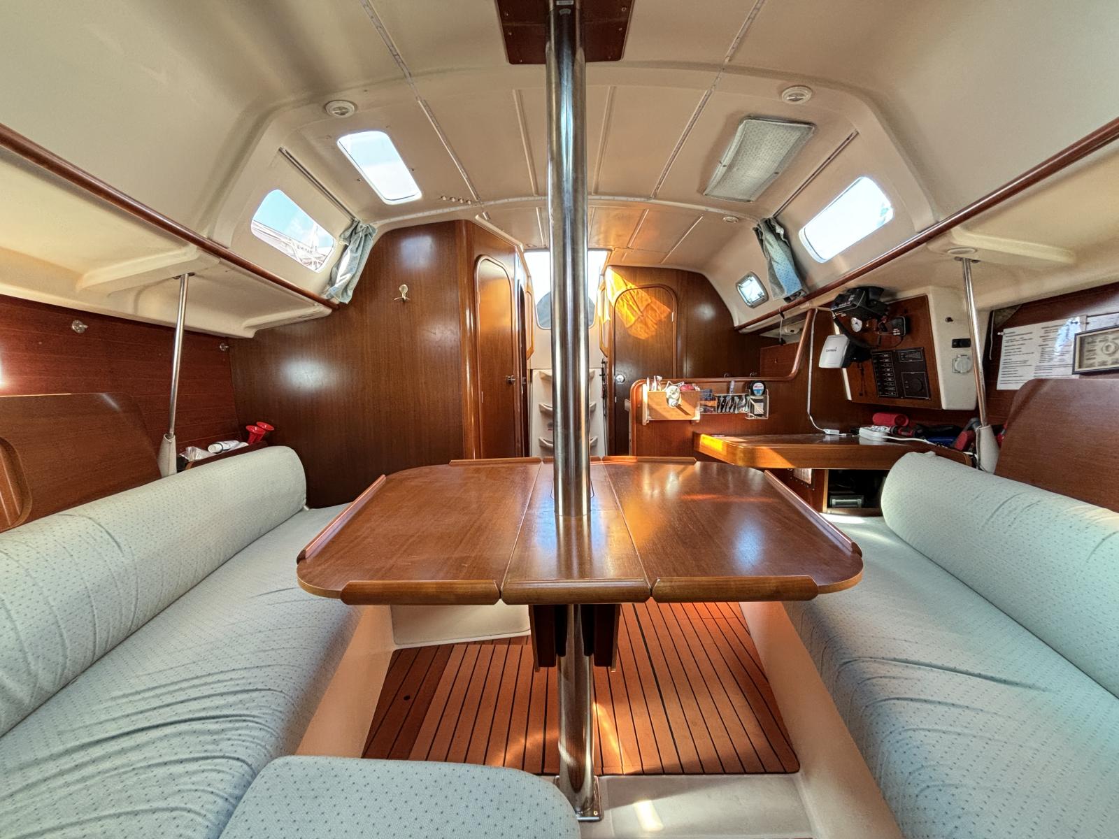 vDNKZ_beneteau_oceanis_321_-_la_grande_motte_80_.jpg