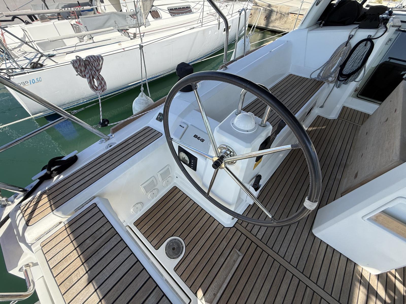 SMQTe_oceanis_38_la_grande_motteimg_7321.jpg