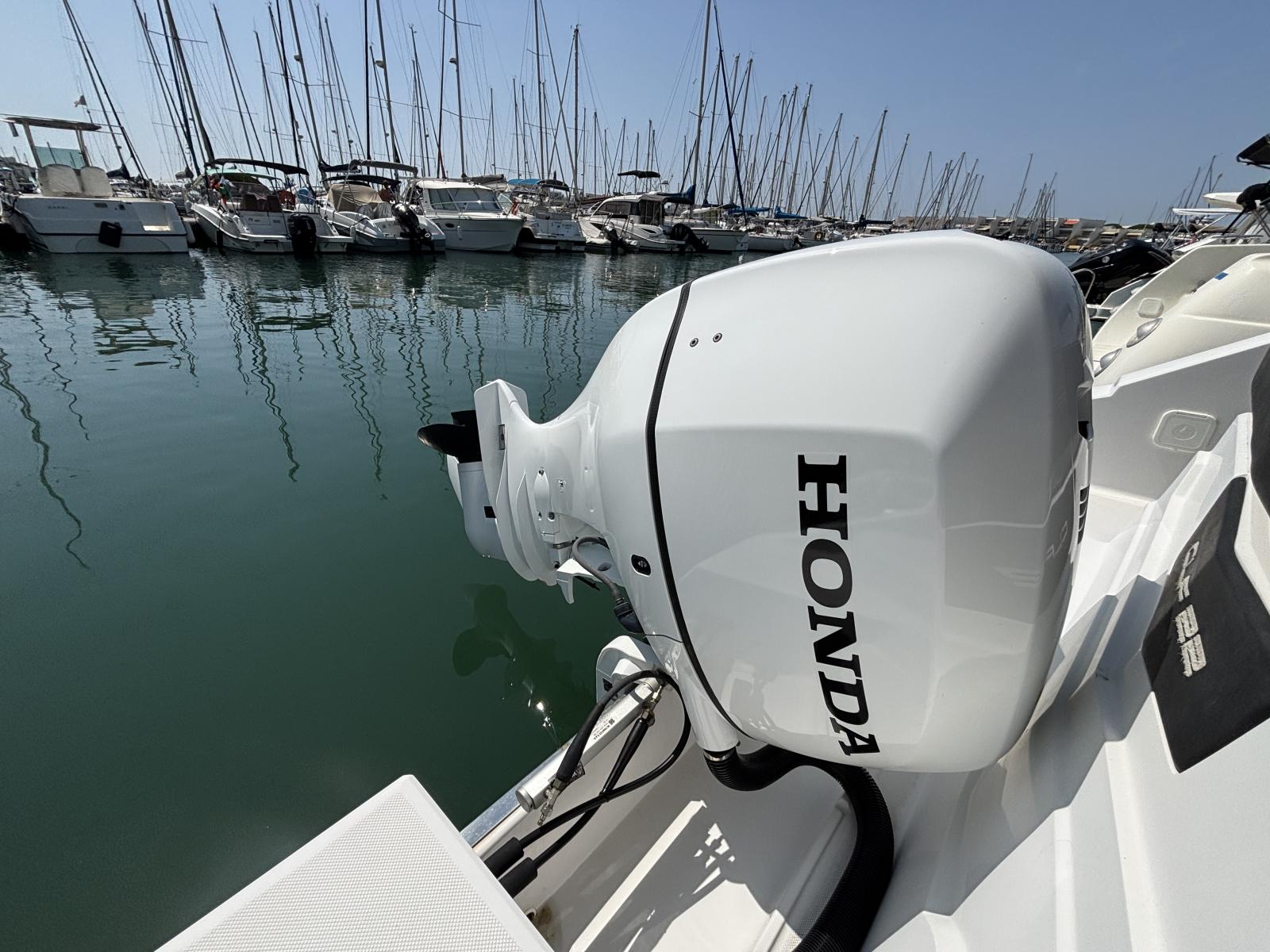 ranieri_22_clf_-_port_camargue_5_.jpg