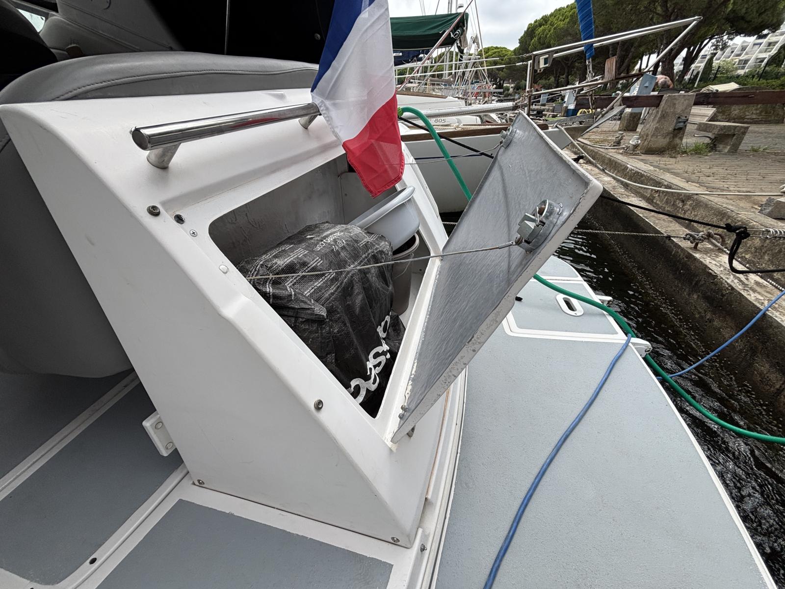four_winns_268_vista_-_port_camargue_32_.jpg