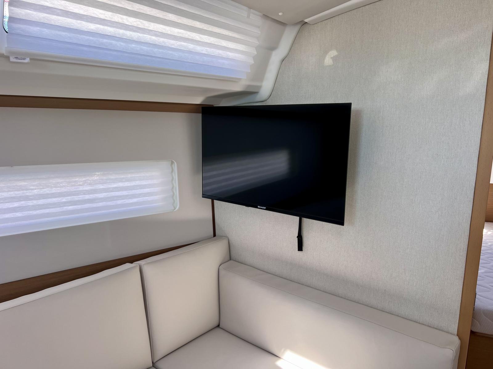 zwFwx_sun_odyssey_380_la_grande_motteimg_6102.jpg