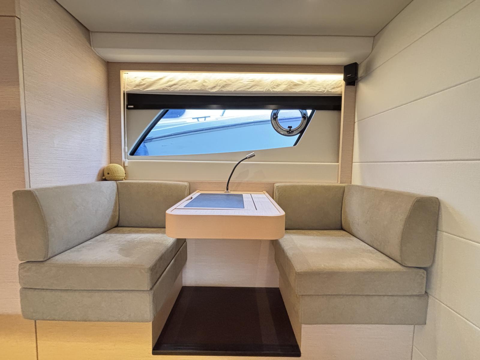 prestige_500_flybridge_-_la_grande_motte_67_.jpg