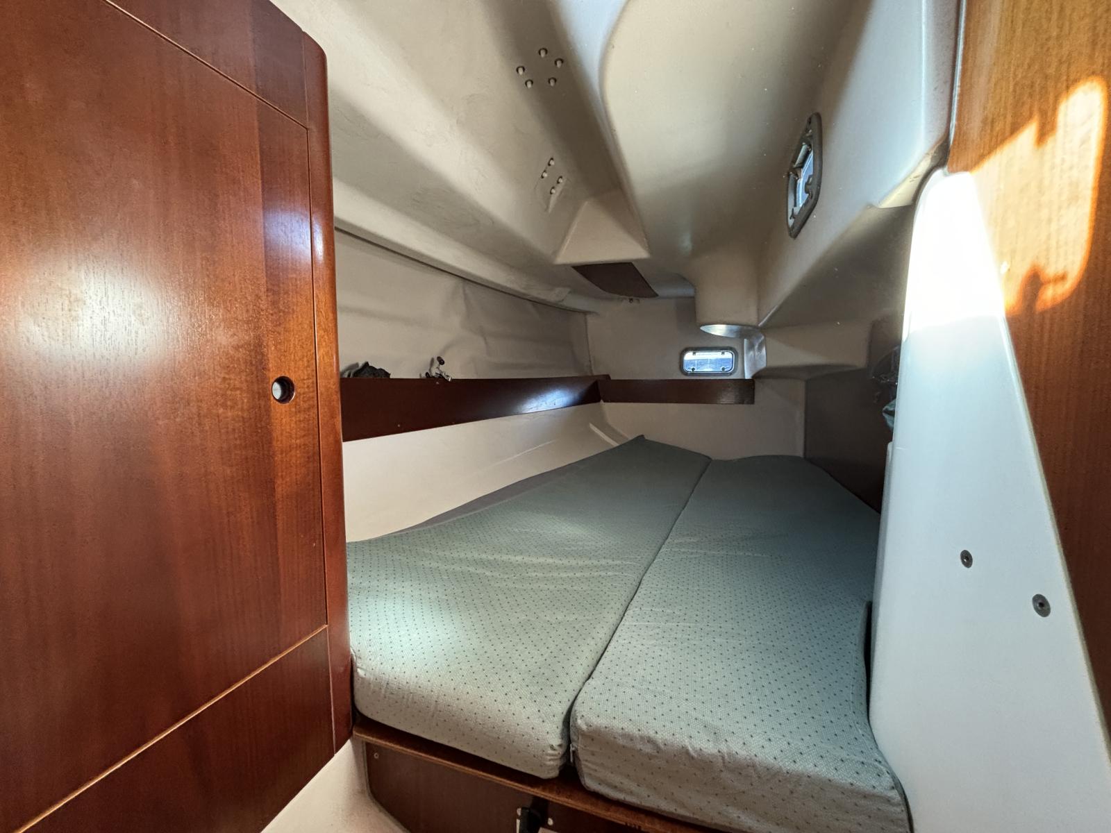 EvkFW_beneteau_oceanis_321_-_la_grande_motte_87_.jpg