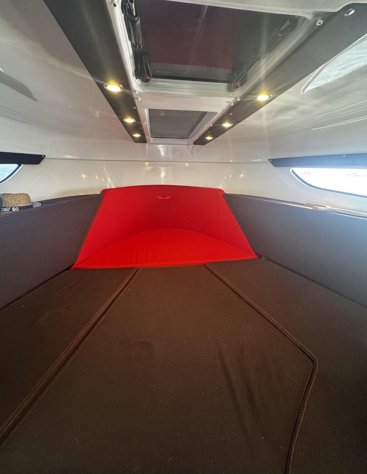 beneteau_flyer_8.8_sundeck_-_port_camargue_15_.jpeg