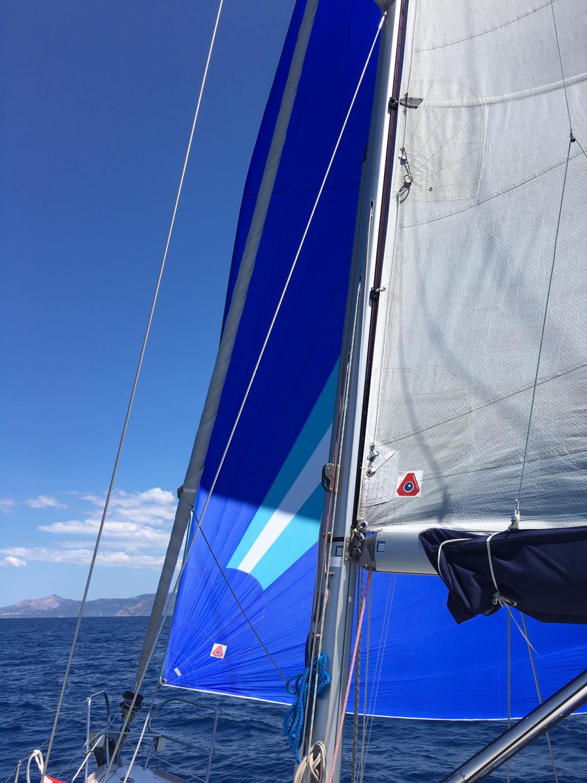 qgrFe_oceanis_40_la_grande_motte1_spi_asss_p.jpg