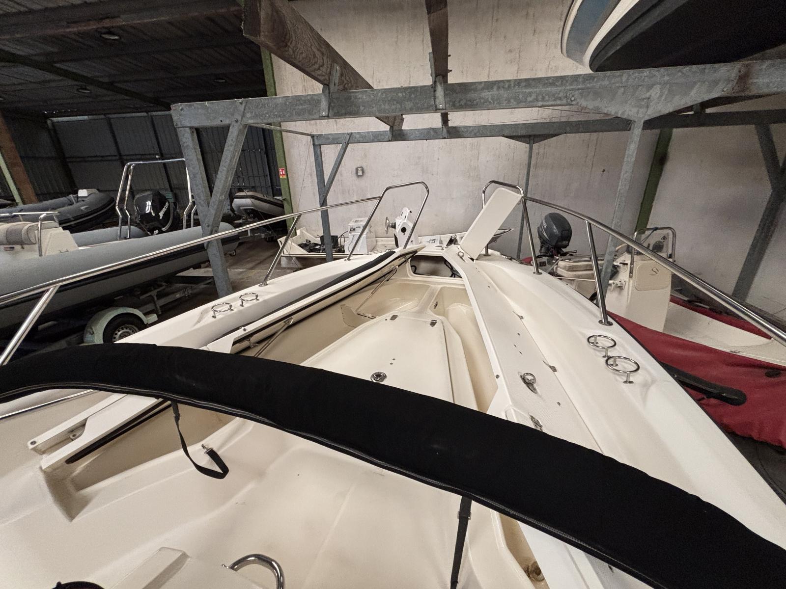 boston_whaler_230_dauntless_-_la_grande_motte_57_.jpg