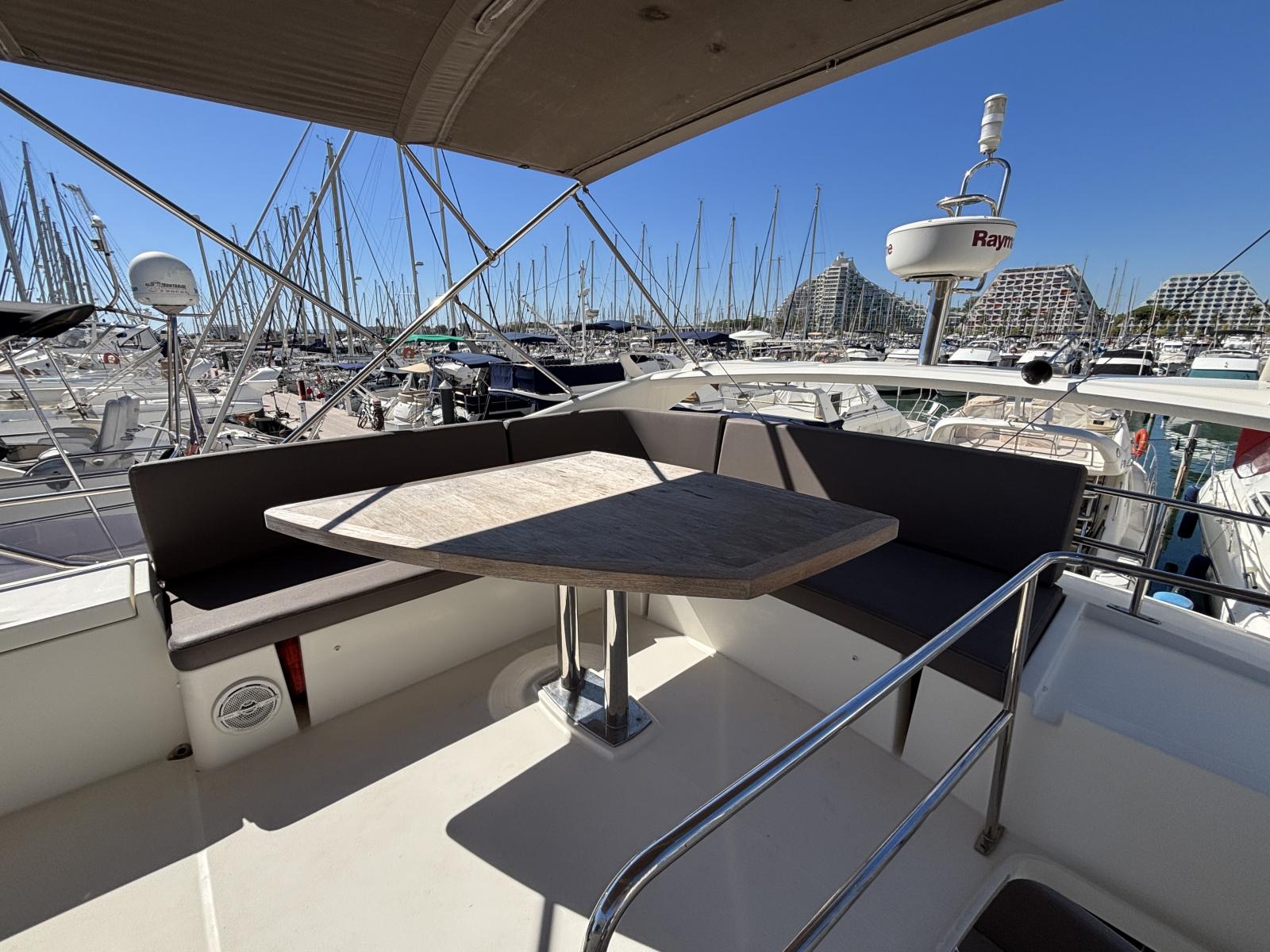 prestige_500_flybridge_-_la_grande_motte_16_.jpg