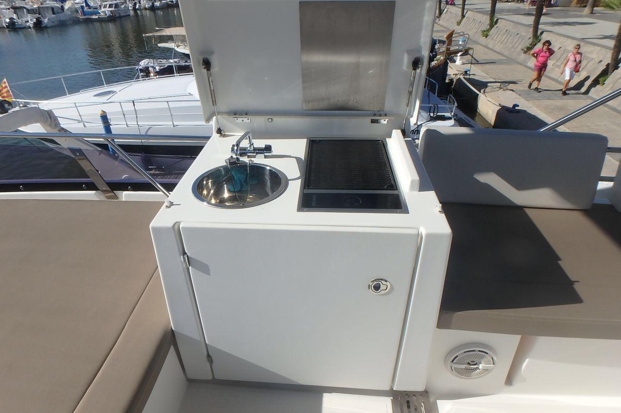 jeanneau_prestige_450_-_port_camargue_38_.jpg