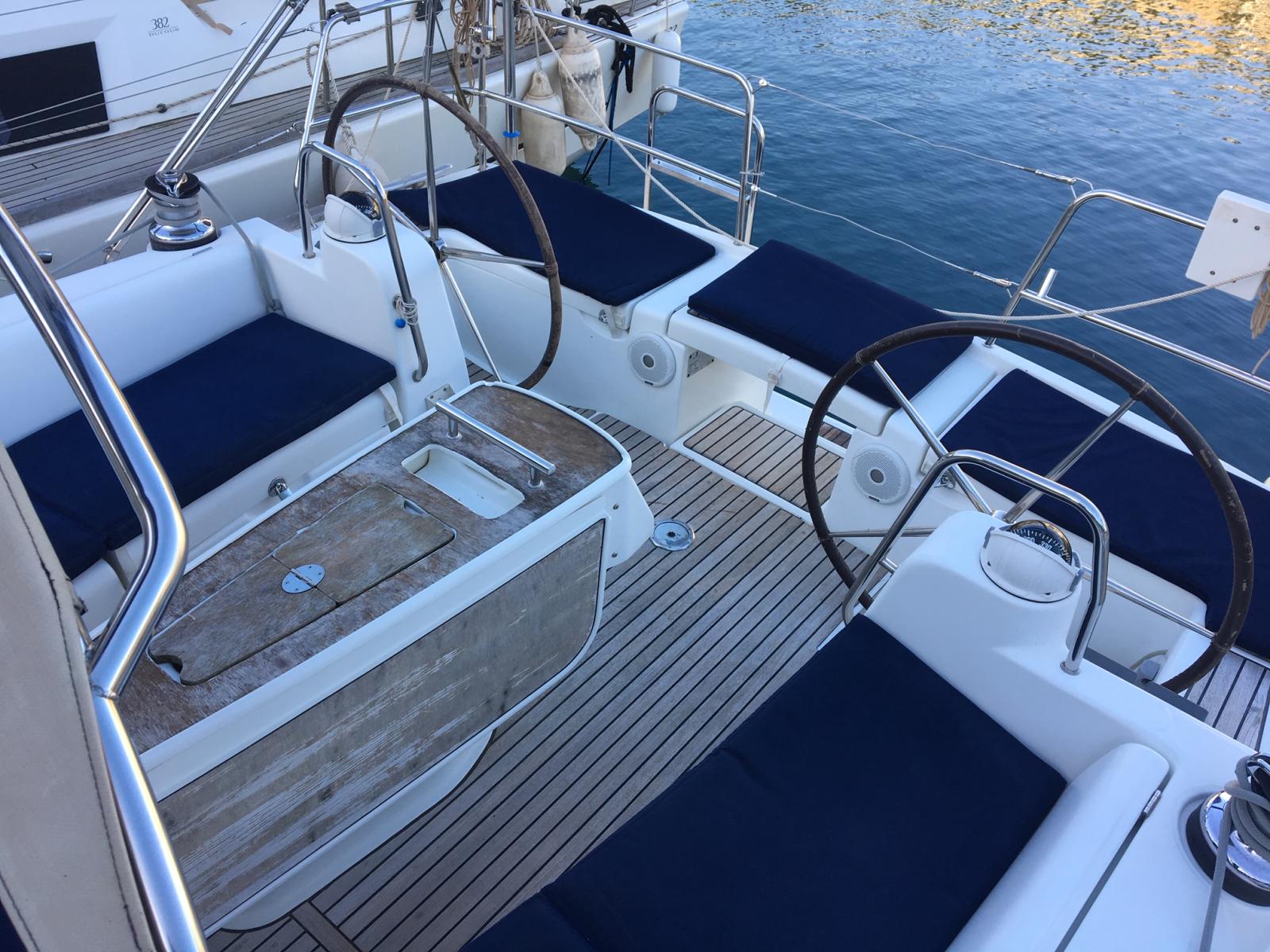 HNOhQ_oceanis_40_la_grande_mottecockpit_2.jpg
