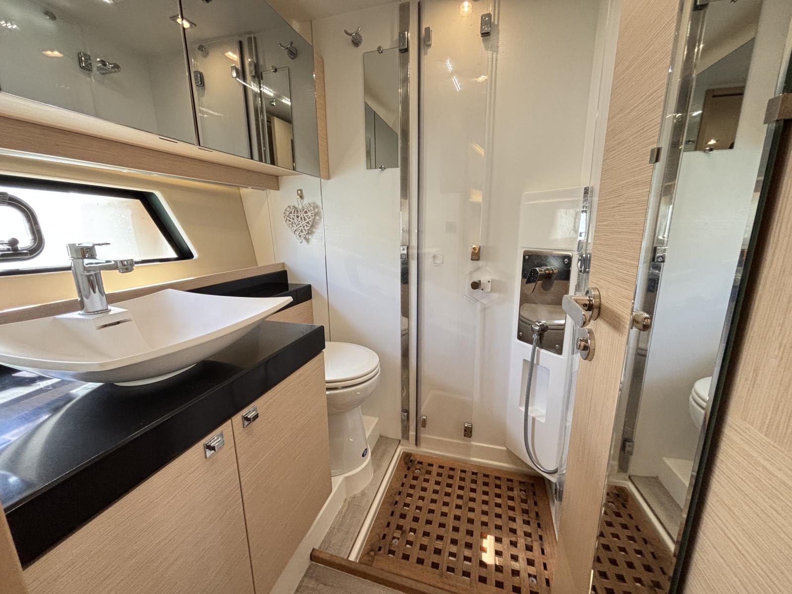 prestige_500_flybridge_-_la_grande_motte_58_.jpg
