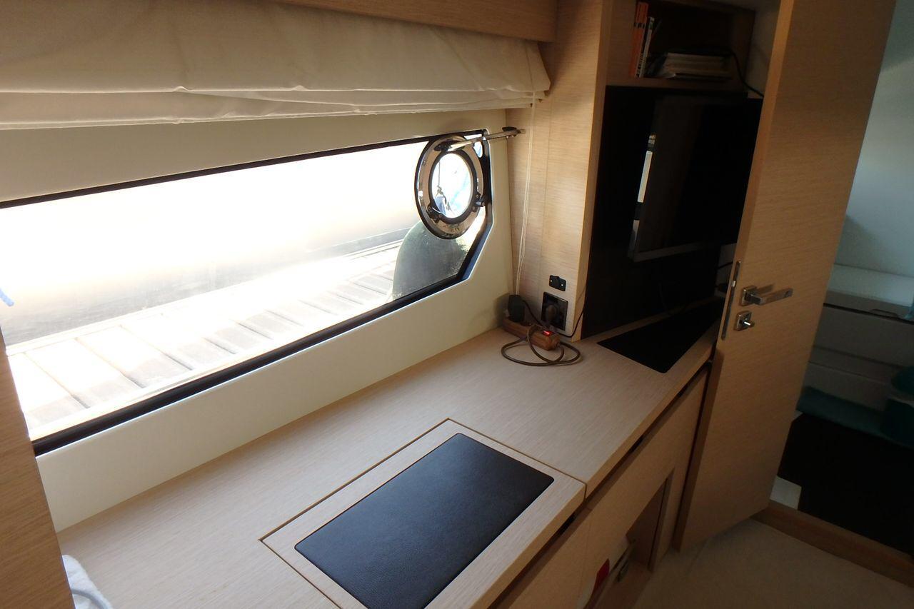 jeanneau_prestige_450_-_port_camargue_18_.jpg