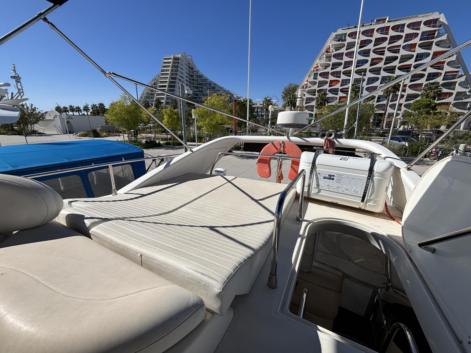 azimut_50_-_la_grande_motte_19_.jpg