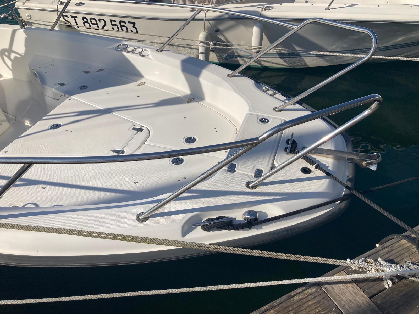 boston_whaler_230_dauntless_-_la_grande_motte_2_.jpg
