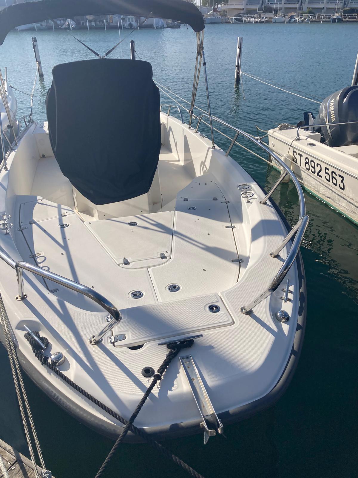 boston_whaler_230_dauntless_-_la_grande_motte_6_.jpg