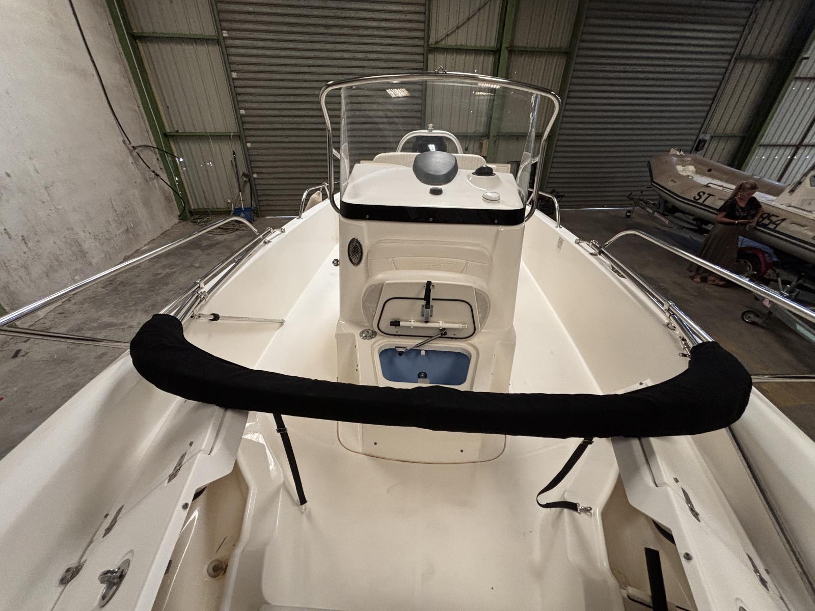 boston_whaler_230_dauntless_-_la_grande_motte_55_.jpg