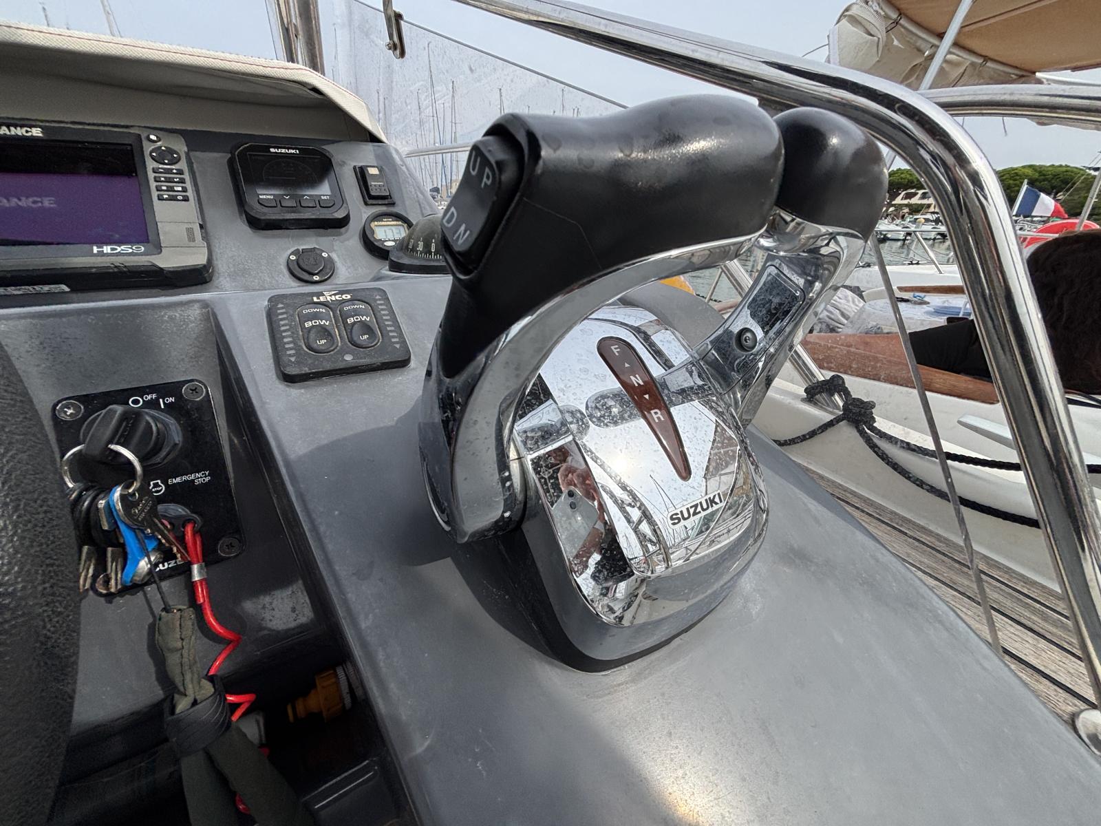 beneteau_flyer_8.8_sundeck_-_port_camargue_5_.JPG