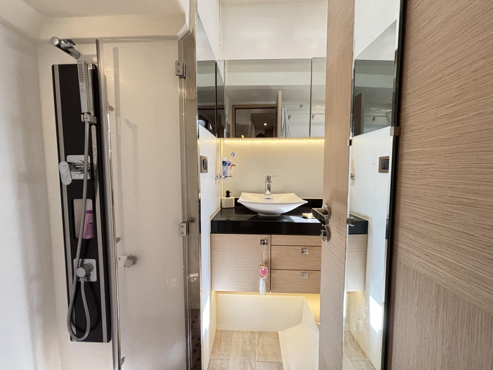 prestige_500_flybridge_-_la_grande_motte_71_.jpg