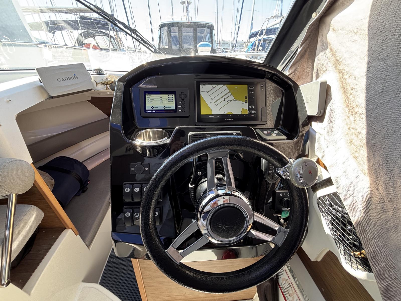 jeanneau_merry_fisher_795_-_port_camargue_4_.jpg