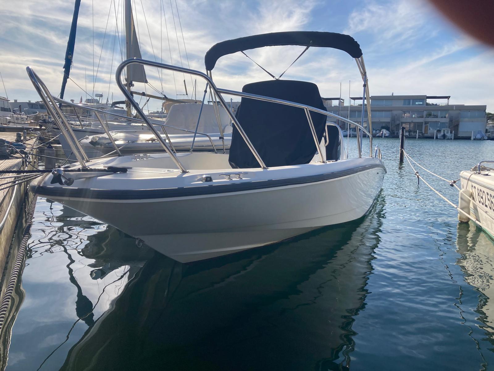 boston_whaler_230_dauntless_-_la_grande_motte_8_.jpg