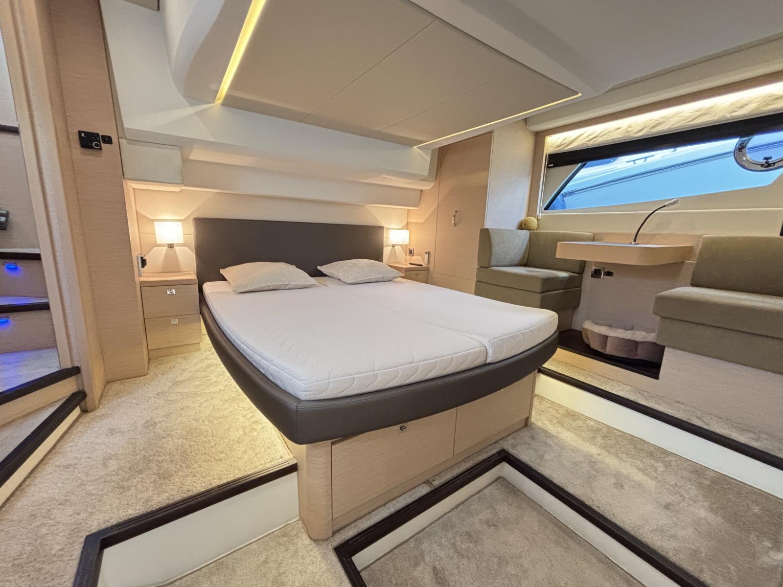 prestige_500_flybridge_-_la_grande_motte_66_.jpg