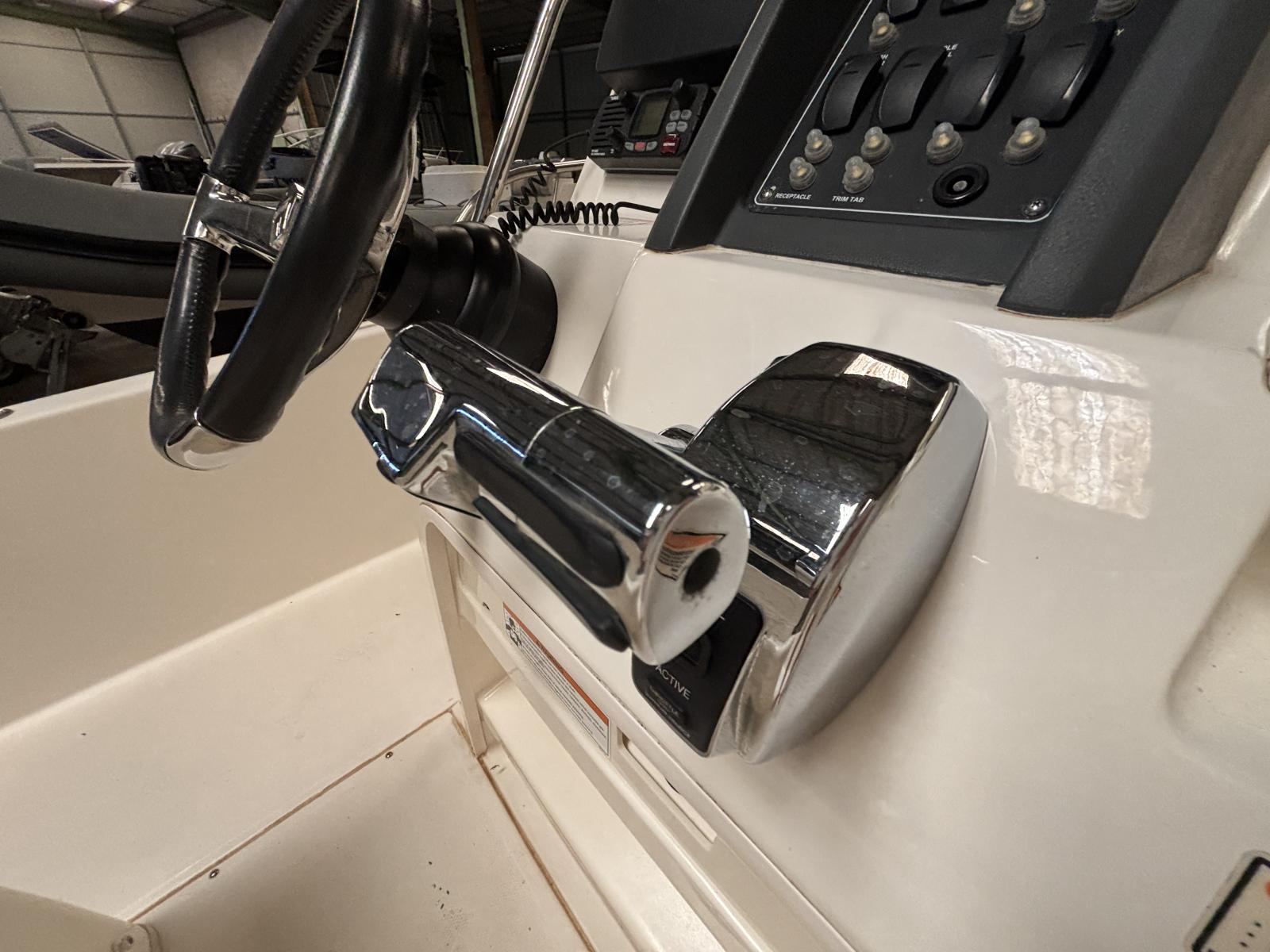 boston_whaler_230_dauntless_-_la_grande_motte_59_.jpg