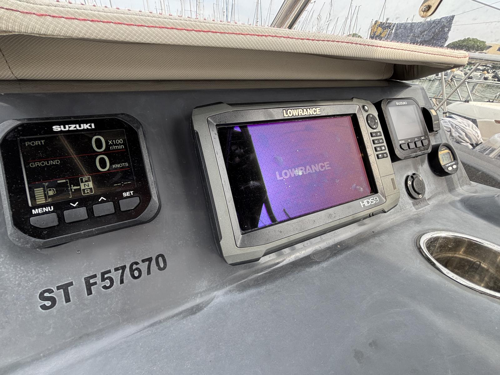 beneteau_flyer_8.8_sundeck_-_port_camargue_3_.JPG