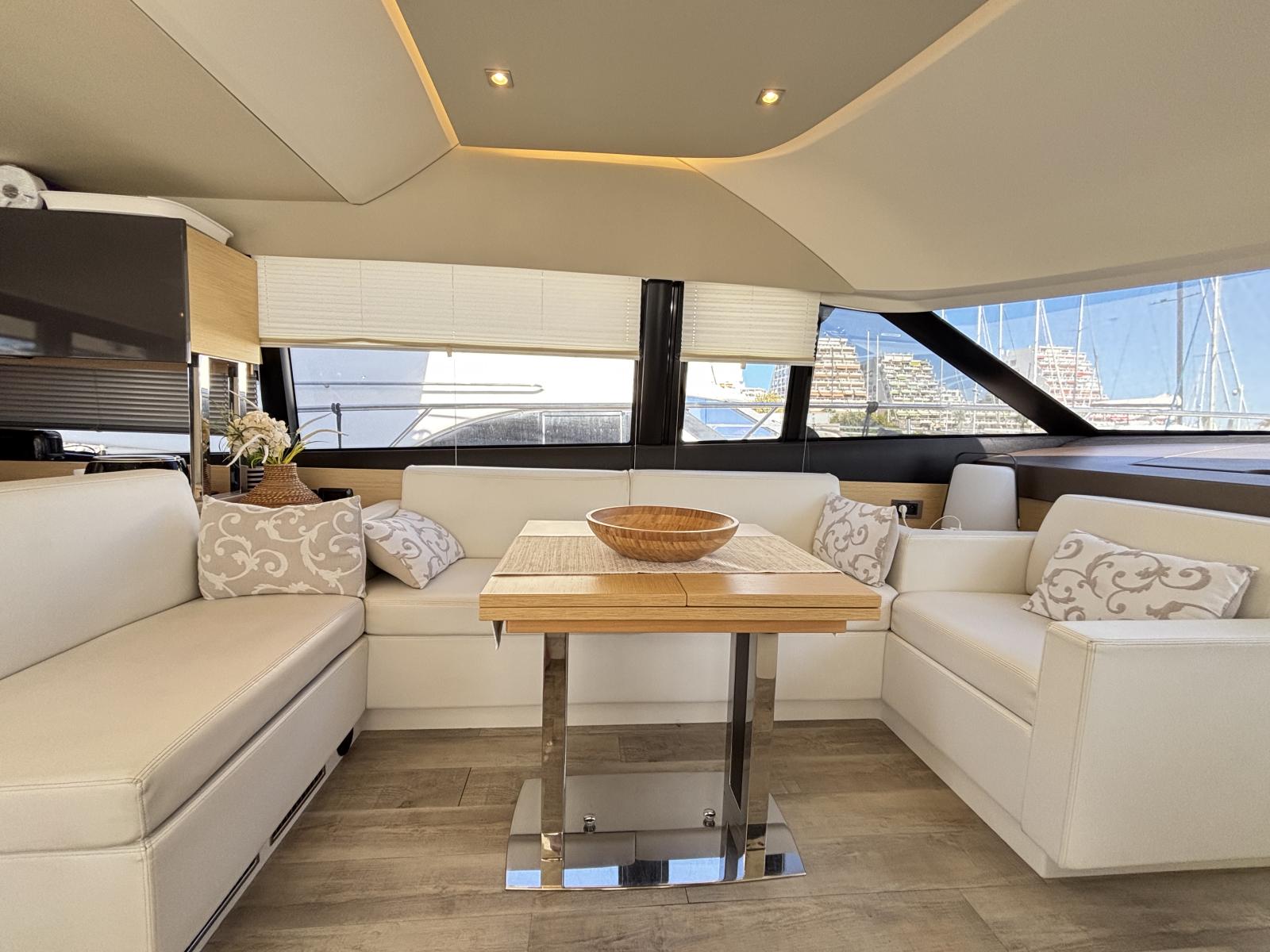 prestige_500_flybridge_-_la_grande_motte_41_.jpg