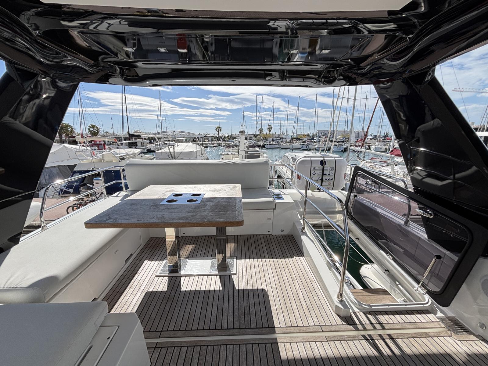 jeanneau_prestige_590_fly_-_la_grande_motte_60_.jpg