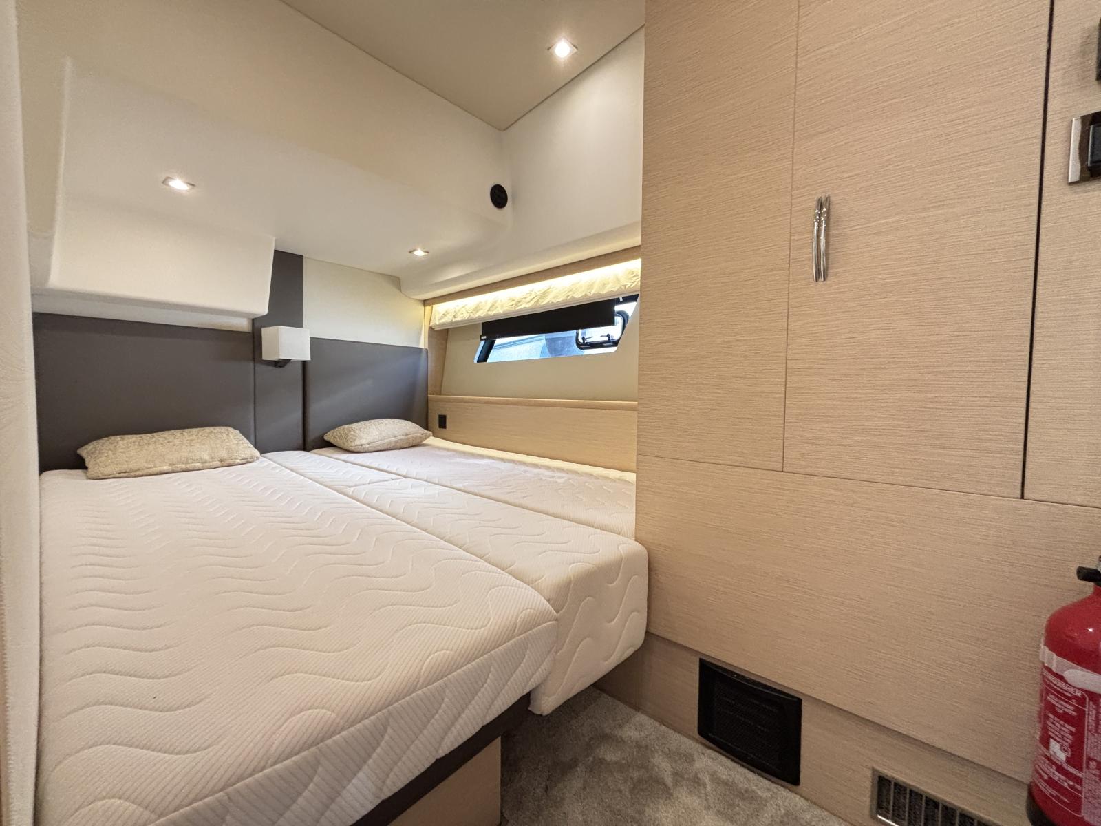prestige_500_flybridge_-_la_grande_motte_53_.jpg
