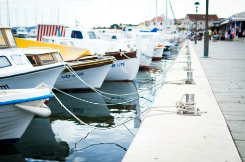 Les manoeuvres de bateau au port