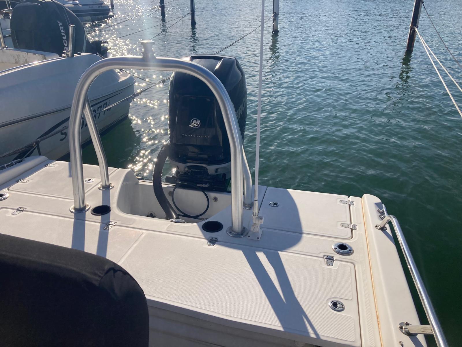boston_whaler_230_dauntless_-_la_grande_motte_22_.jpg