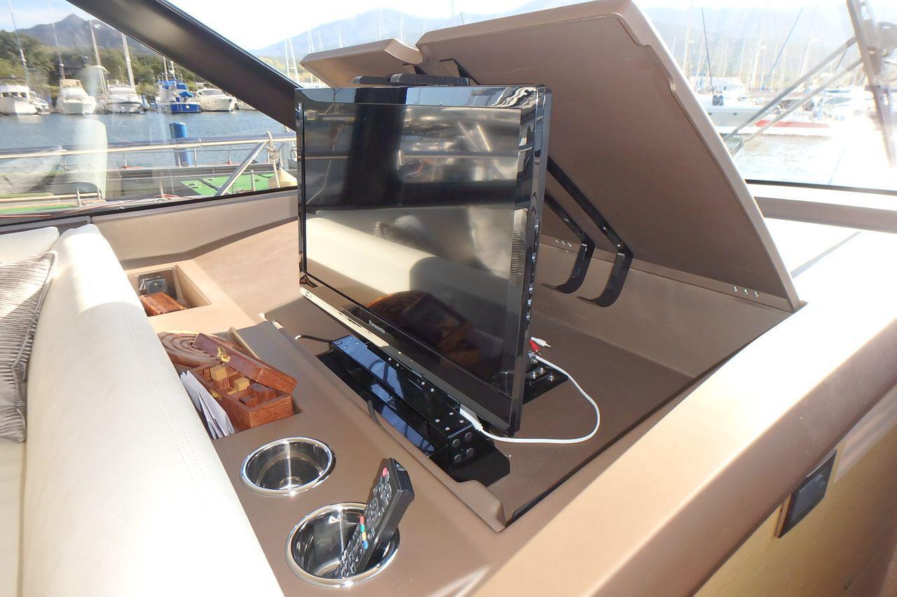 jeanneau_prestige_450_-_port_camargue_13_.jpg