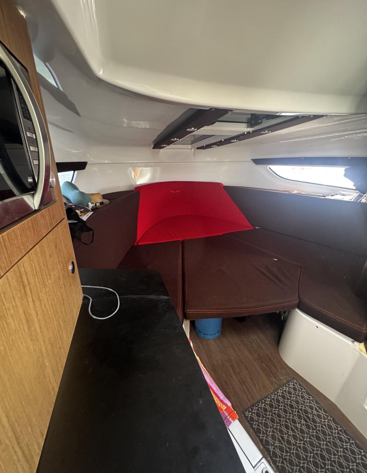 beneteau_flyer_8.8_sundeck_-_port_camargue_14_.jpeg
