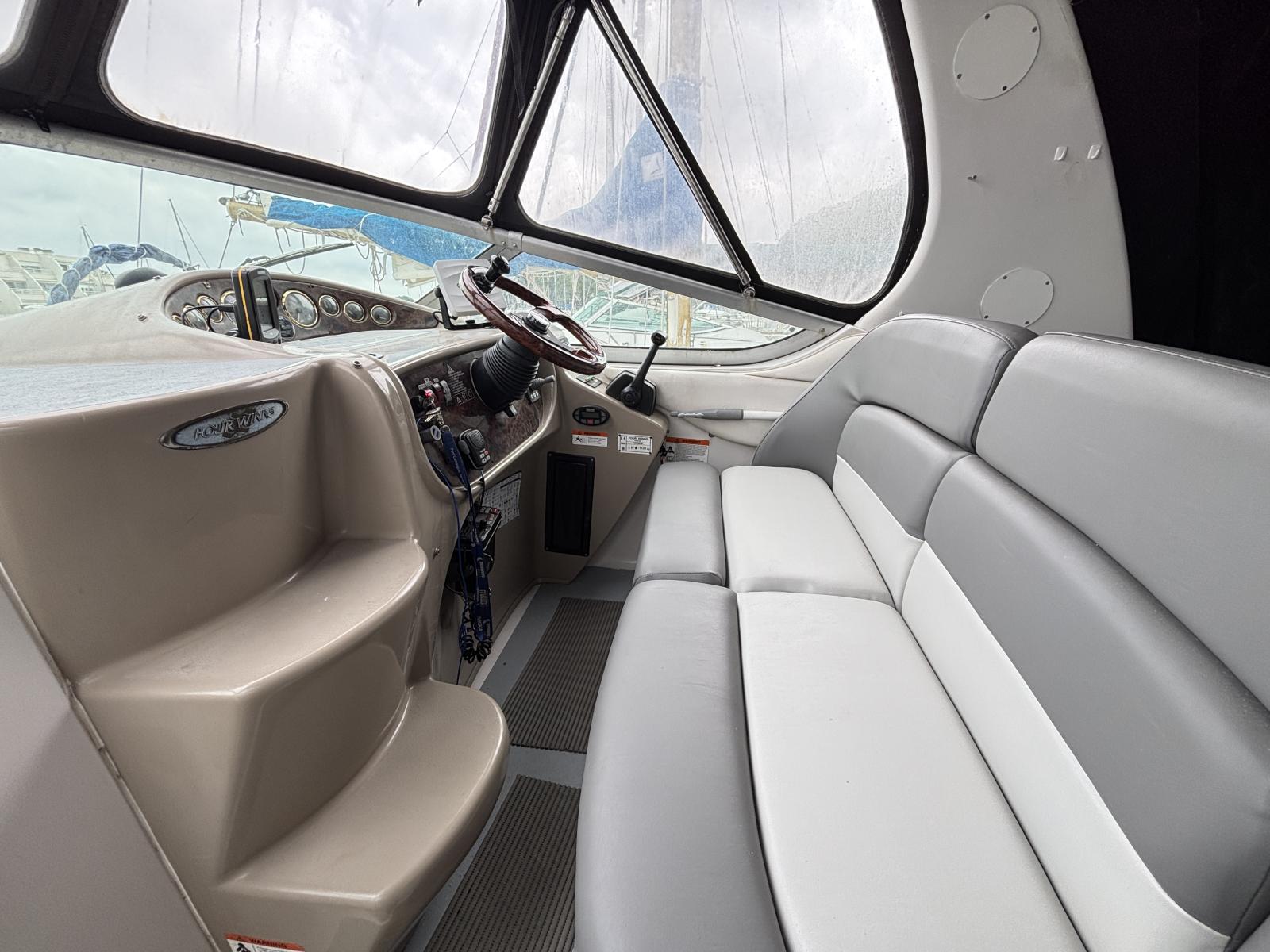 four_winns_268_vista_-_port_camargue_23_.jpg
